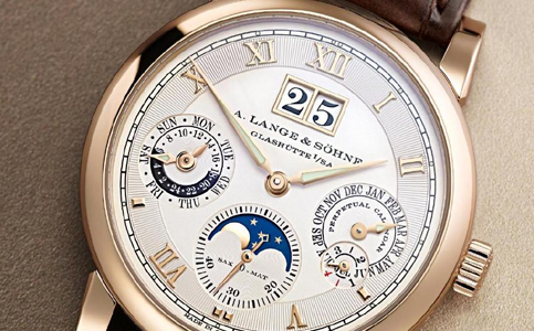 朗格手表玻璃碎了維修多少費(fèi)用（處理朗格手表機(jī)芯生銹的方法）