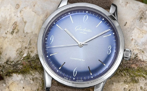 格拉蘇蒂手表保養(yǎng)大概多少錢(qián)(解決格拉蘇蒂手表表帶掉色問(wèn)題)