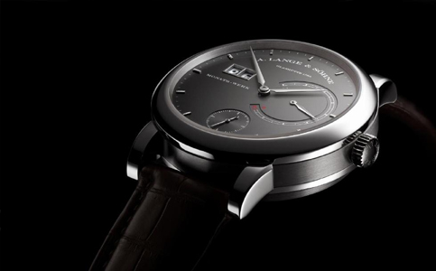 朗格手表維修點(diǎn)售后電話（解決朗格手表表玻璃起霧）